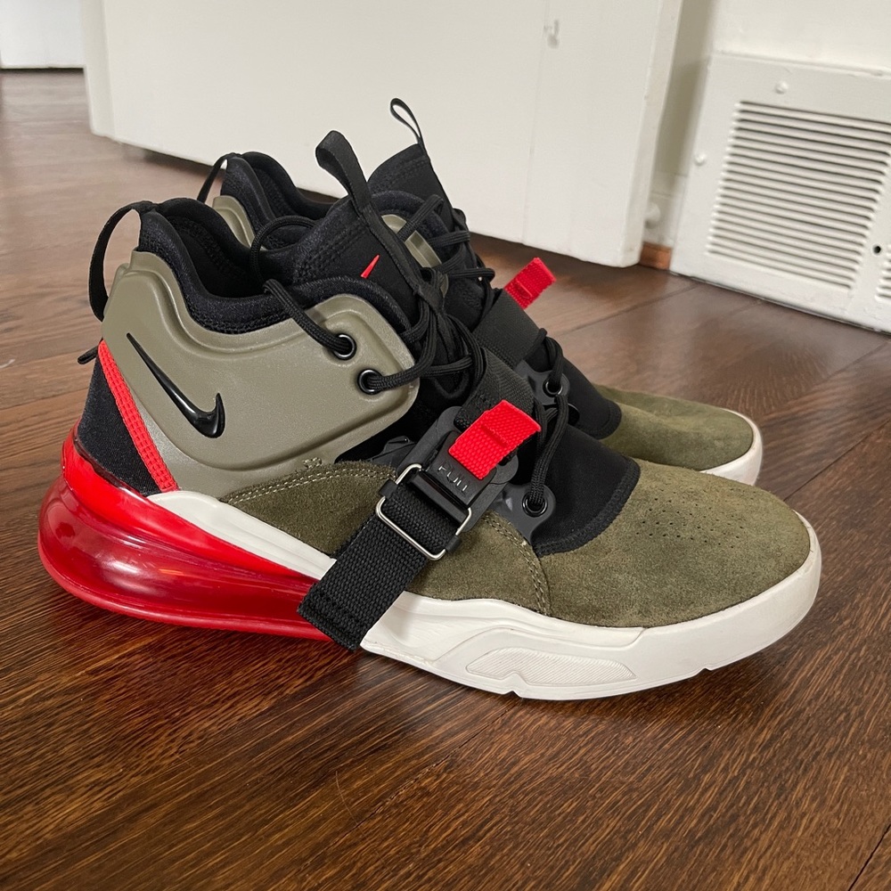 NIKE AIR FORCE 270